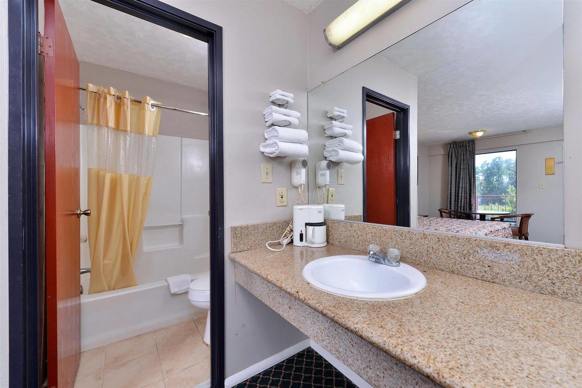 Americas Best Value Inn - Augusta / South Экстерьер фото